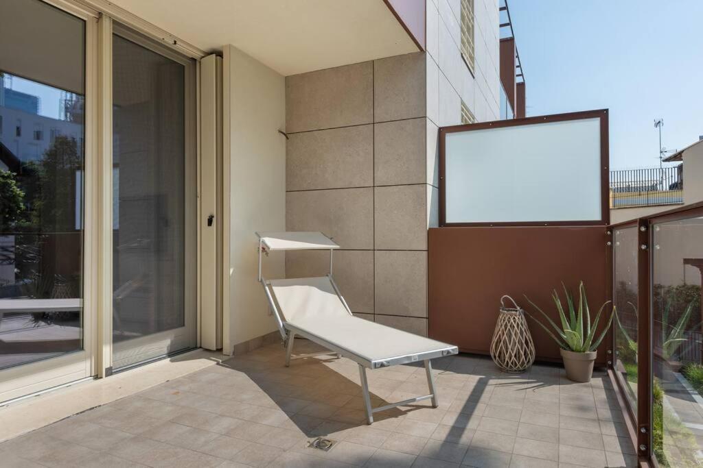 Easylife - Modern And Spacious Apt In Fiera City Life Milão Exterior foto