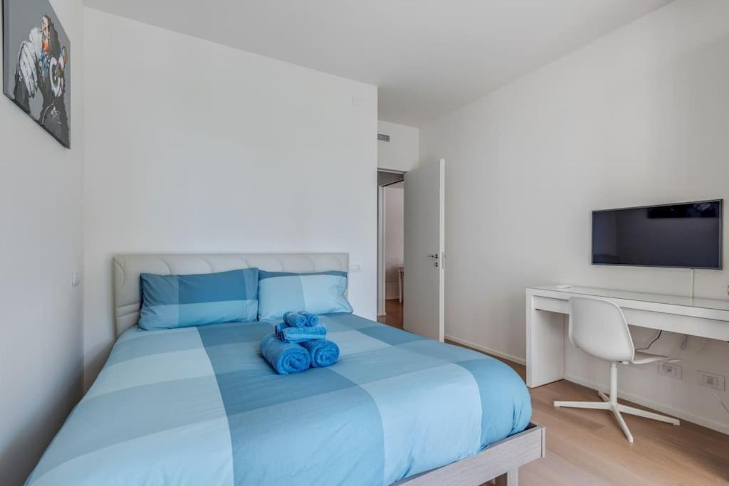 Easylife - Modern And Spacious Apt In Fiera City Life Milão Exterior foto