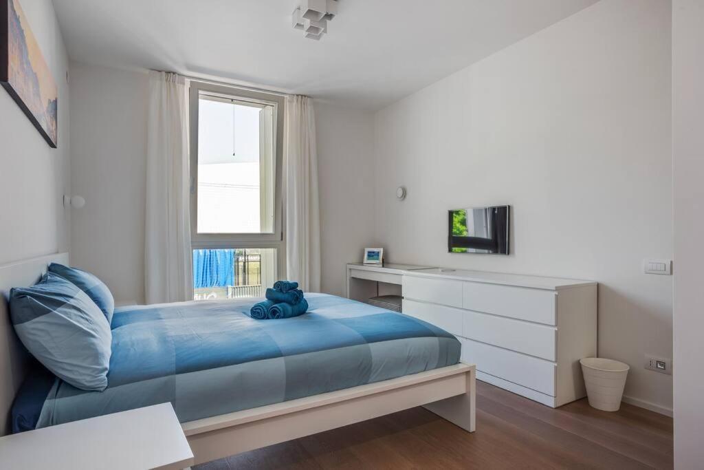 Easylife - Modern And Spacious Apt In Fiera City Life Milão Exterior foto